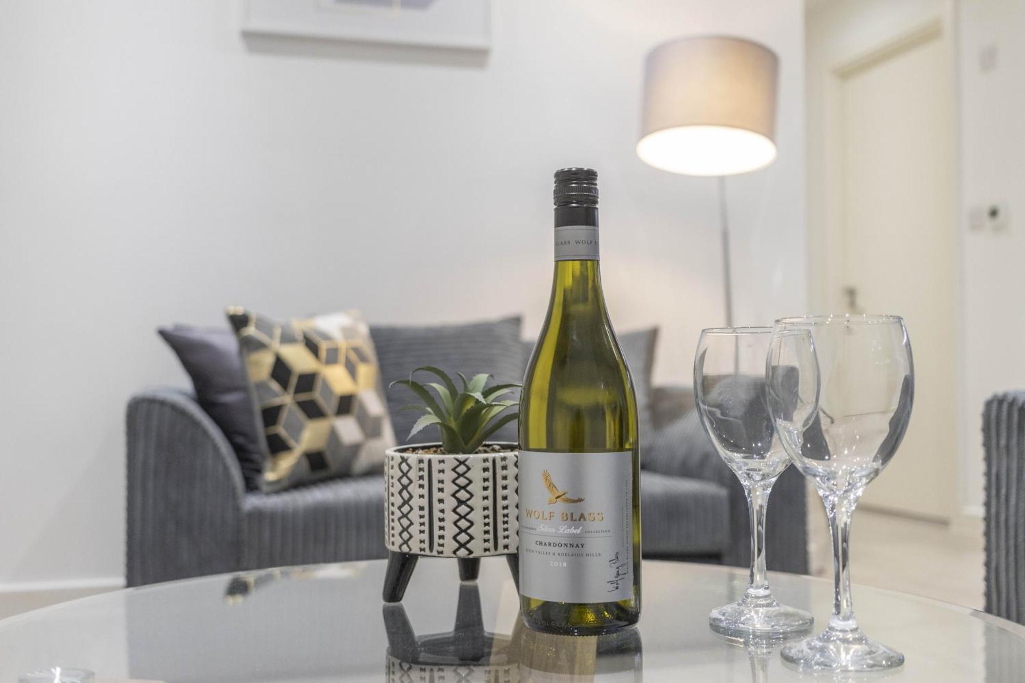 Linacre 1&2 - One And Two Bed Flat Behind The Cathedral With Free Parking And Fast Wifi Apartment Exeter Phòng bức ảnh