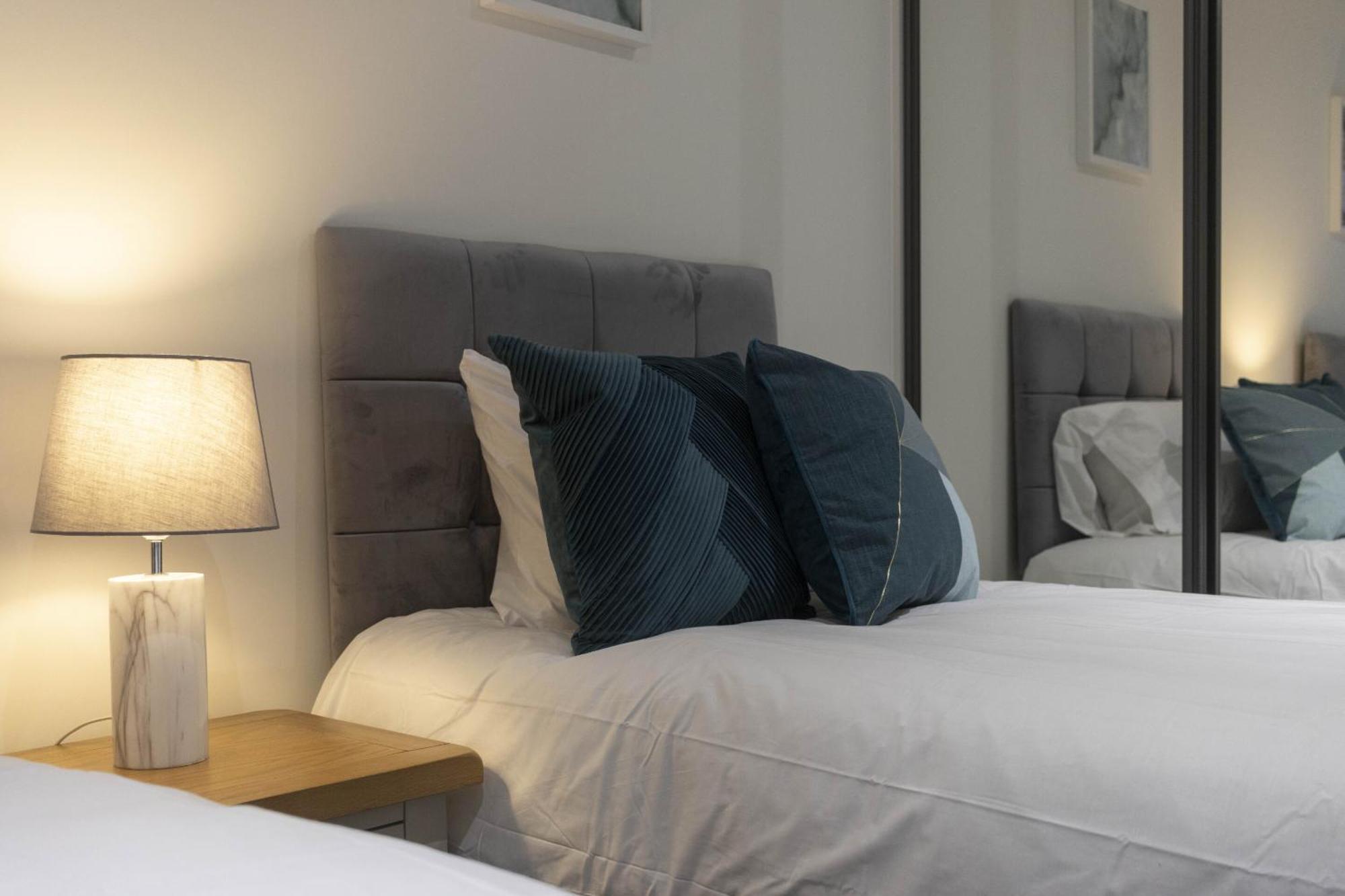 Linacre 1&2 - One And Two Bed Flat Behind The Cathedral With Free Parking And Fast Wifi Apartment Exeter Phòng bức ảnh