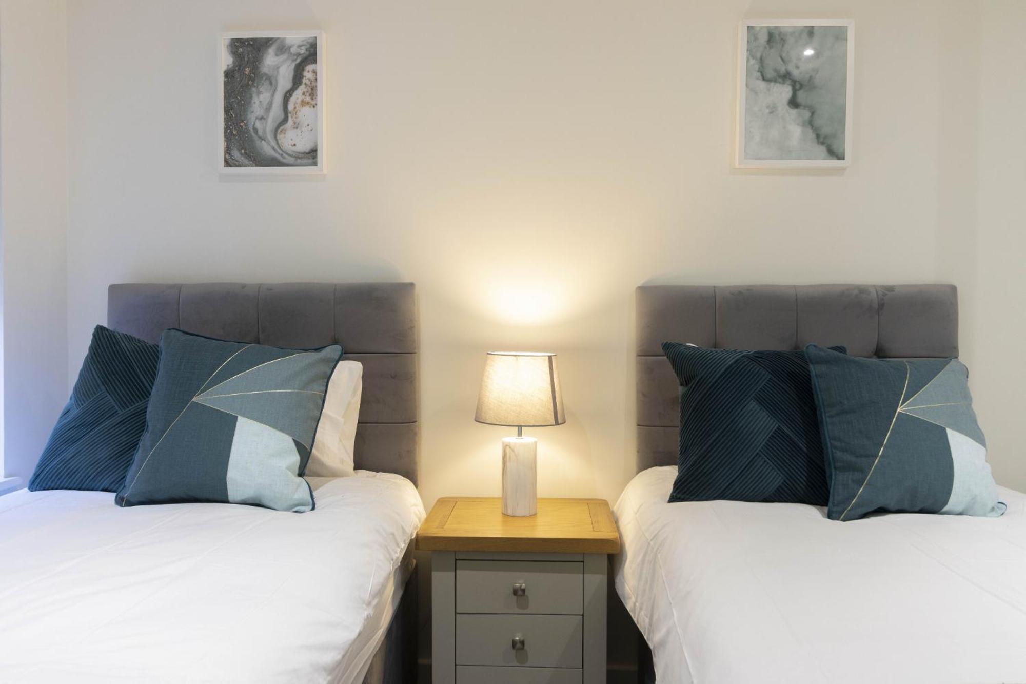 Linacre 1&2 - One And Two Bed Flat Behind The Cathedral With Free Parking And Fast Wifi Apartment Exeter Phòng bức ảnh