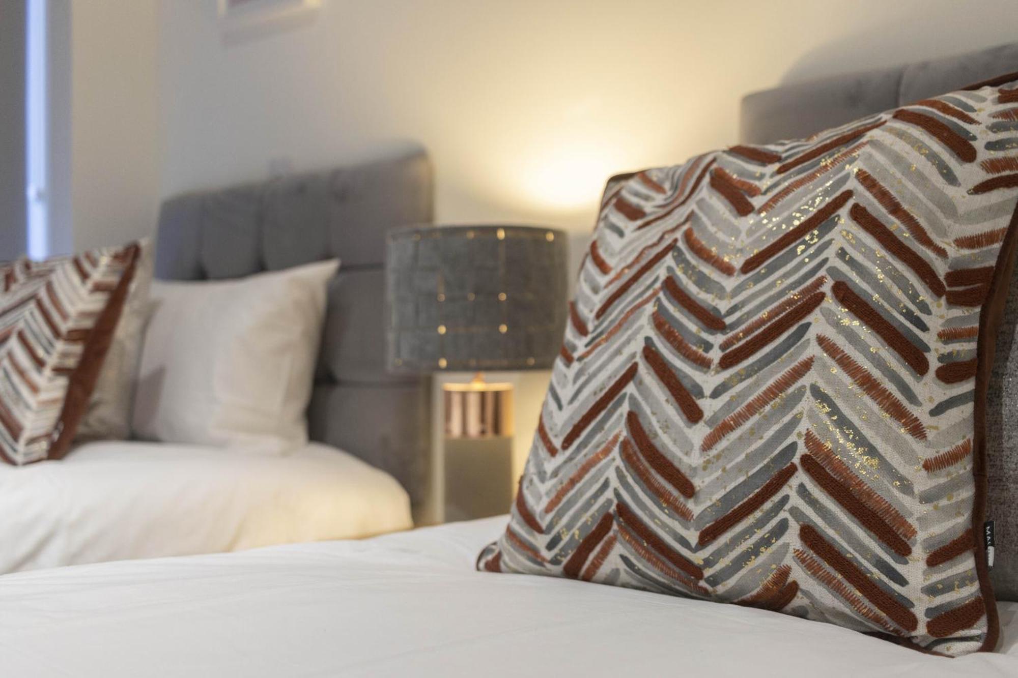 Linacre 1&2 - One And Two Bed Flat Behind The Cathedral With Free Parking And Fast Wifi Apartment Exeter Phòng bức ảnh