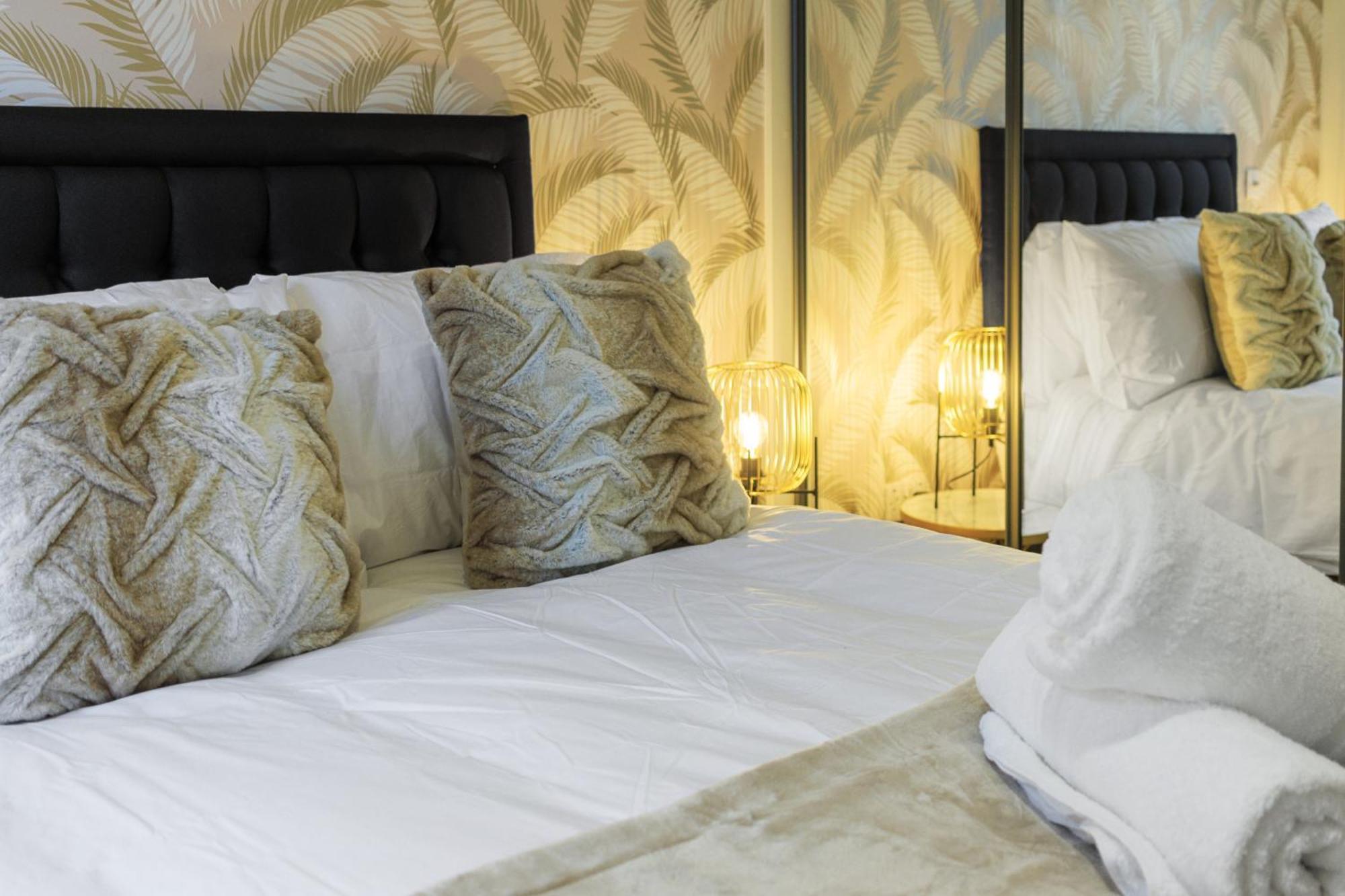 Linacre 1&2 - One And Two Bed Flat Behind The Cathedral With Free Parking And Fast Wifi Apartment Exeter Phòng bức ảnh